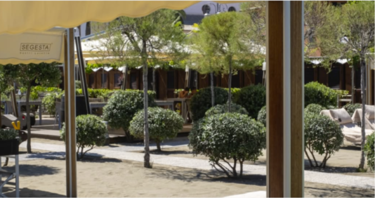Niña de 11 años muere tras quedar atrapada por el cabello en el desagüe de una piscina en Italia