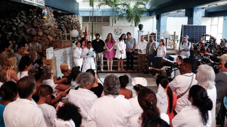 Open Arms entrega paneles solares a hospital pediátrico en La Habana frente al colapso eléctrico impulsado por el régimen