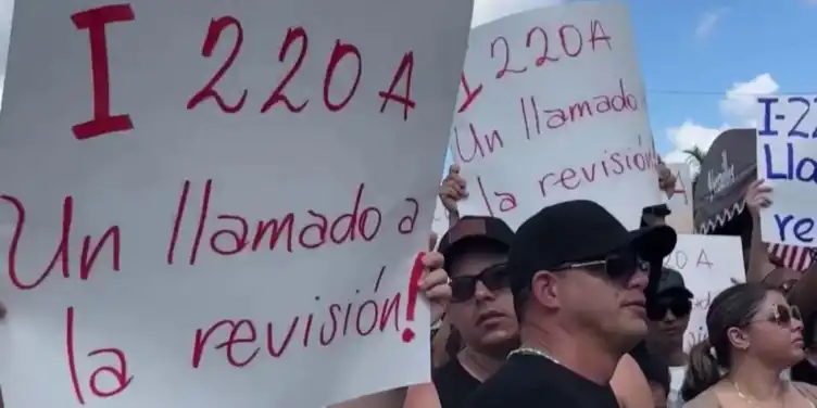 Audiencia federal clave para cubanos con I-220A se aplaza hasta septiembre en Miami