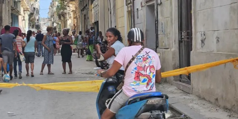 Vecinos de La Habana Vieja y Cienfuegos bloquean vías en protesta por apagones prolongados y abandono institucional