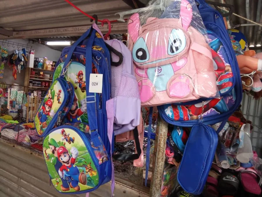 Venta de mochilas importadas en Santa Clara (Foto de la autora)