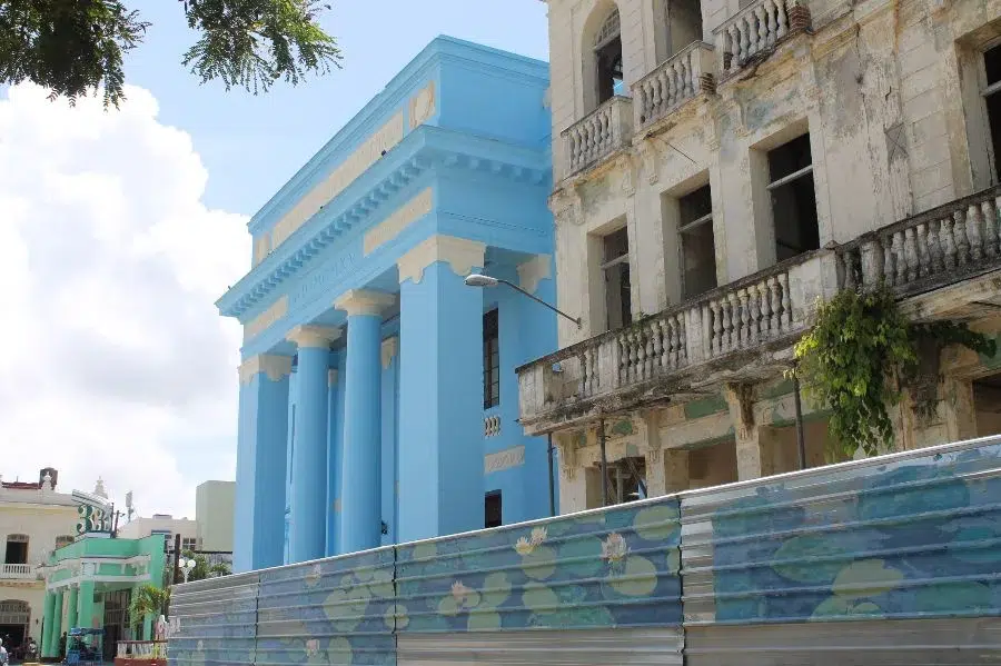 Edificios en el centro histórico de Santa Clara (Foto de la autora)