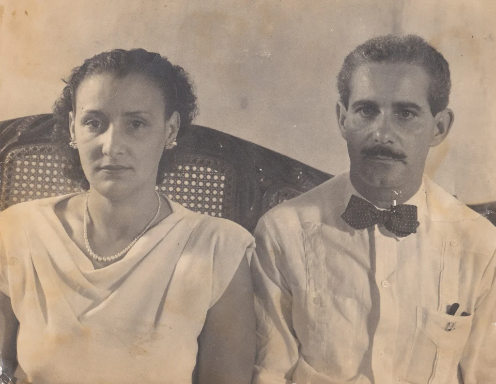Sus abuelos y padres adoptivos, Rafael Sánchez Lalebret y Genoveva Rodríguez Varona (Foto: Cortesía)