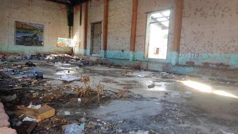 Basura dentro de la antigua estación (Foto: CubaNet)