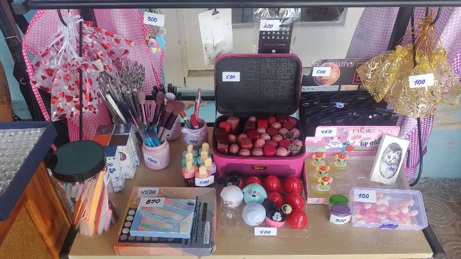 Venta de regalos por el Día de las Madres, en Holguín (Foto: CubaNet)