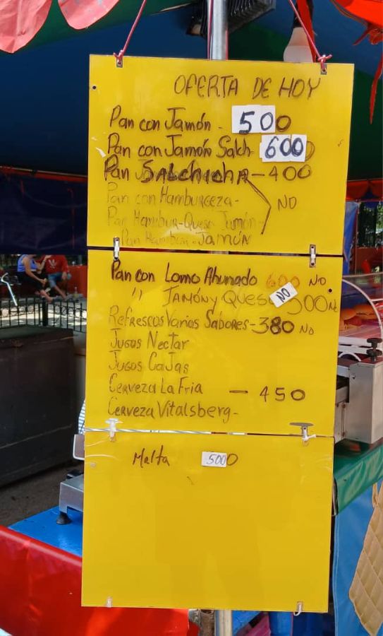 Algunos precios en los carnavales de Santa Clara. Sábado 25 de julio (Foto de la autora)