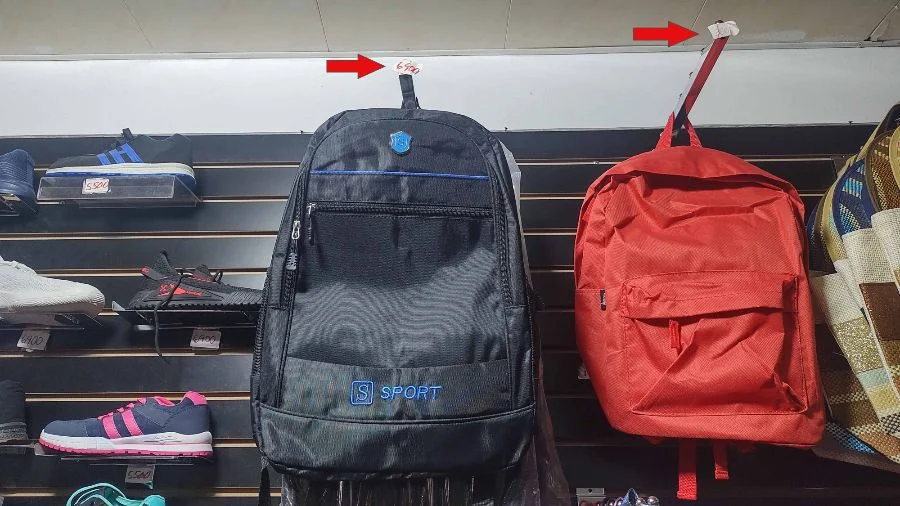 Venta de mochilas en Holguín (Foto: CubaNet)