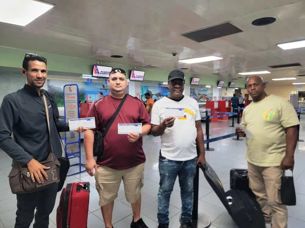 De izquierda a derecha; Juliannis Galano, Rolando Céspedes Mena, Mayker Filema Duarte y Juan Carlos Yero Ramos (Foto tomada del grupo de FacebookR:.L:. Hijos de Cuba)