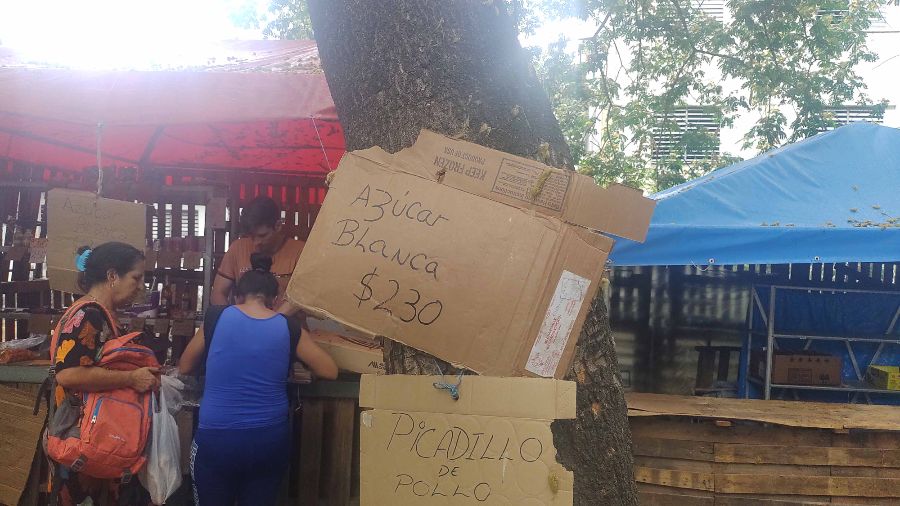 Precio del azúcar blanca en el mercado Los Chinos, en Holguín (Foto: CubaNet)
