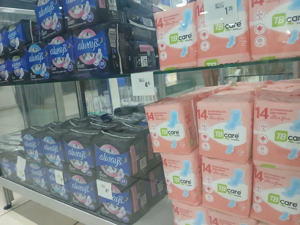 Íntimas a la venta en una tienda en MLC de Santa Clara (Foto de la autora)