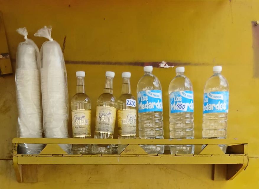 Bebidas alcohólicas a la venta en los carnavales de Santa Clara. Sábado 25 de julio (Foto de la autora)