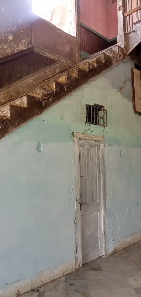 La puerta del «hueco de la escalera» (Foto: CubaNet)
