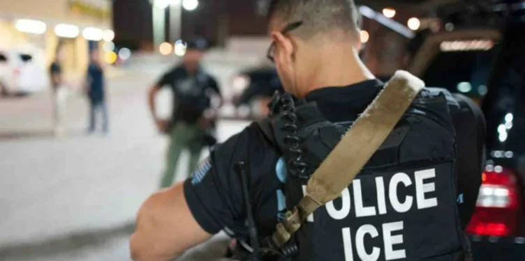 Abogada de inmigración alerta sobre riesgos legales para cubanos con I-220A y órdenes de deportación ante citaciones de ICE
