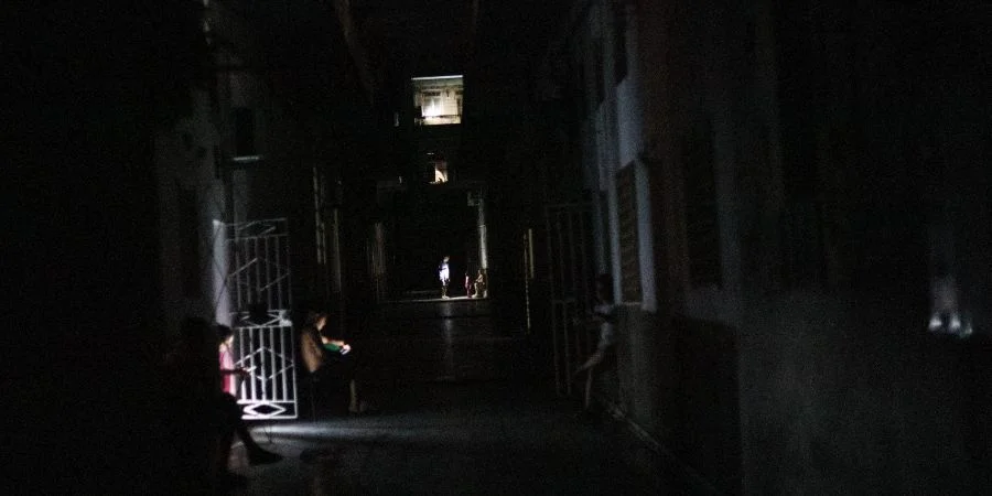 Apagones masivos oscurecen el Día del Padre en Cuba mientras la crisis energética colapsa el sistema