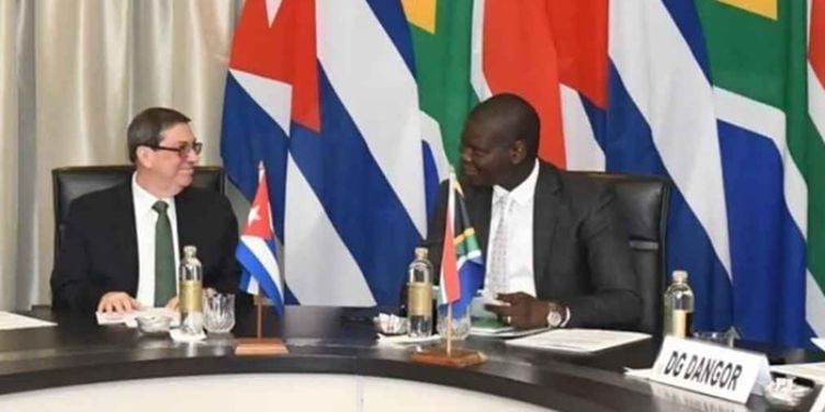 Oposición sudafricana exige transparencia sobre millonarios contratos con el régimen de La Habana