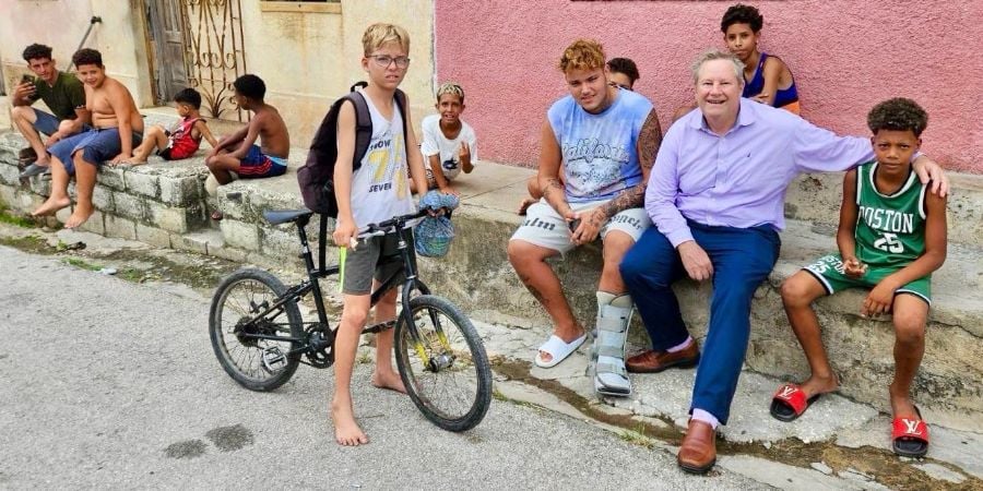 EE.UU. distribuye ayuda humanitaria en Villa Clara mientras el régimen de La Habana cuestiona la operación