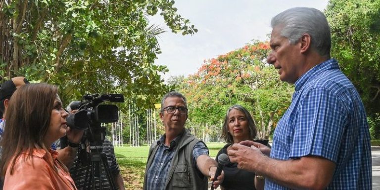 El régimen cubano intenta reducir la crisis sistémica a un problema económico para asegurar su supervivencia