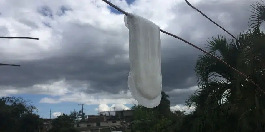 Crisis de higiene femenina en Cuba: mujeres obligadas a usar retazos de tela ante el colapso de la distribución estatal