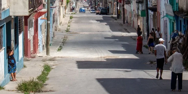 Feminicidio en Luyanó: hombre asesina a su pareja al arrojarla desde una azotea en La Habana