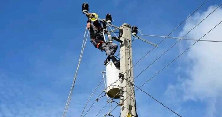 Fallece un joven liniero espirituano en accidente laboral en La Habana mientras intentaba mitigar el colapso eléctrico