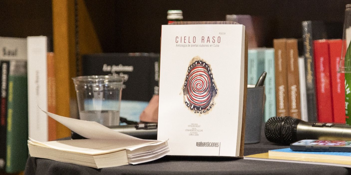 Llega a Madrid la antología «Cielo Raso»: tres décadas de poesía cubana resistente desde la isla