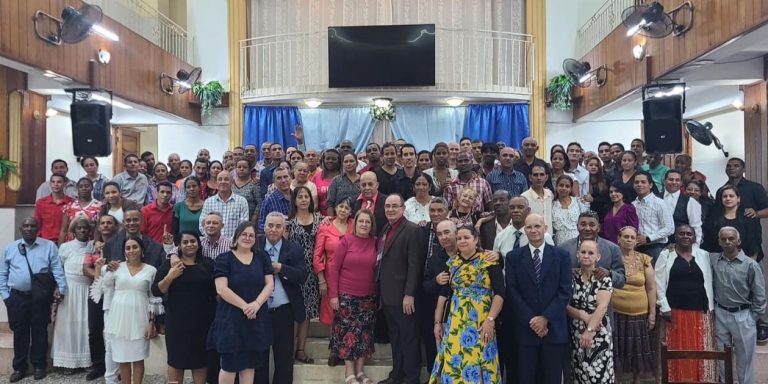 La Iglesia Evangélica Pentecostal de Cuba rechaza el «tarifazo» de ETECSA y se suma al clamor ciudadano frente a la crisis