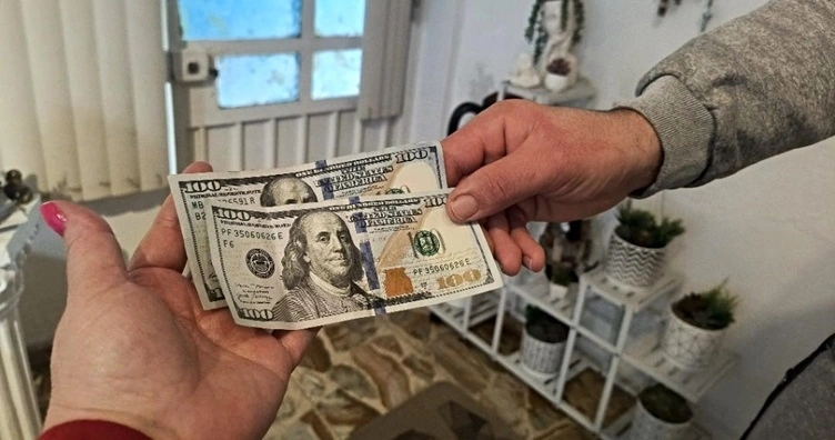 La diáspora sustenta la economía cubana: el auge imparable de las remesas informales ante el colapso bancario