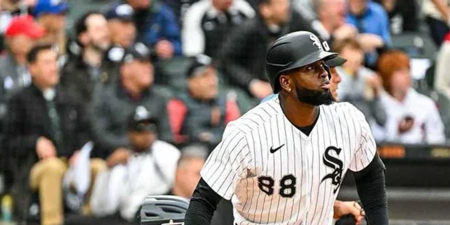 La paradoja del béisbol en Cuba: el régimen prohíbe televisar la MLB mientras mendiga a sus peloteros para el Clásico Mundial