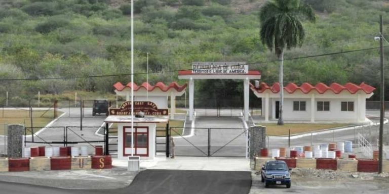Altos mandos militares de Cuba y EE. UU. sostienen inusual encuentro en el perímetro de Guantánamo