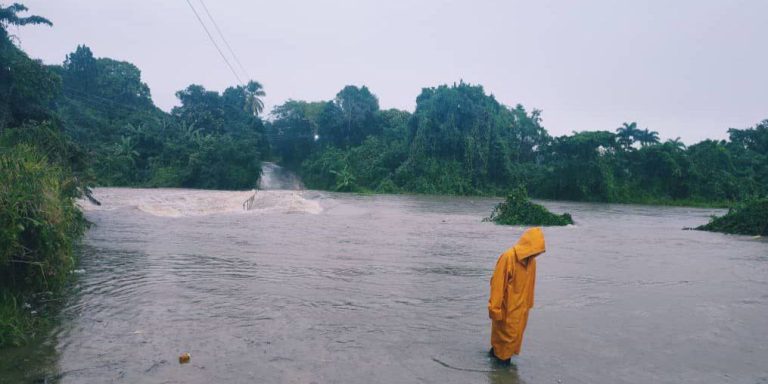 Inundaciones en Villa Clara dejan a dos comunidades incomunicadas y superan los 900 evacuados ante el colapso infraestructural