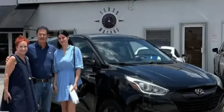 Empresario cubanoamericano dona un vehículo a la exprisionera política Sissy Abascal en Miami