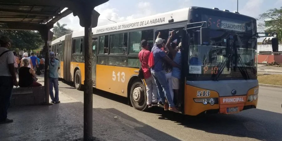 Colapso del transporte en La Habana: tarifas inalcanzables y escasez de combustible asfixian a la población