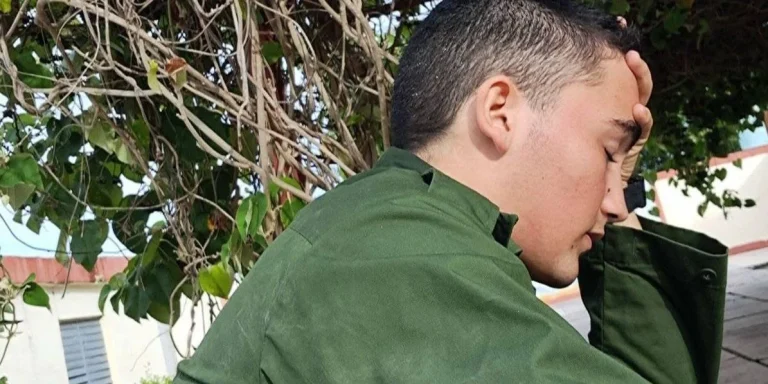 Madre en Holguín denuncia que las FAR reclutaron a su hijo con enfermedades crónicas pese a su historial clínico