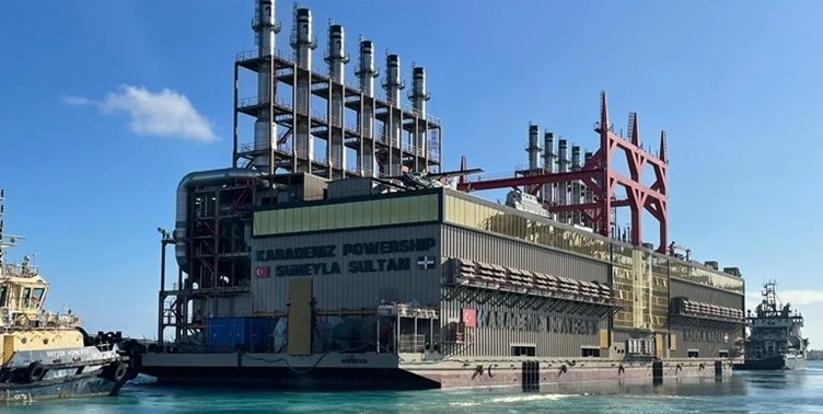 El régimen de La Habana desconecta planta flotante por «razones comerciales» y hunde a Cuba en apagones de hasta 20 horas