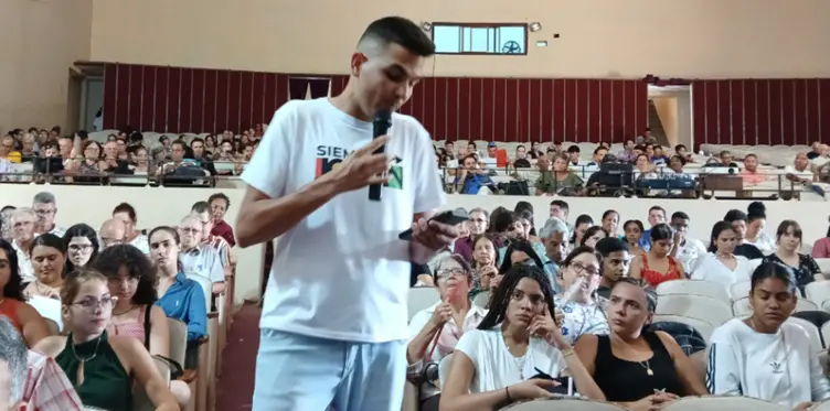 Estudiantes de la Universidad Central de Las Villas rompen el silencio y exigen el cese de la represión frente al tarifazo de ETECSA