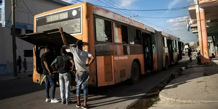 El colapso del transporte público en Cuba deja más de 400 millones de viajes sin realizar este año