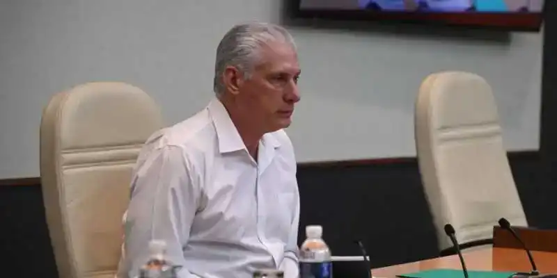 Díaz-Canel admite parálisis nacional por falta de combustible y persiste en culpar a Estados Unidos