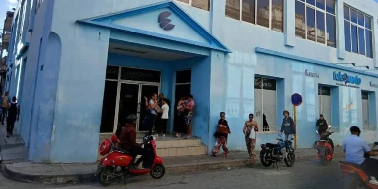 El colapso de las telecomunicaciones en Cuba: ETECSA impone tarifas en dólares mientras la calidad del servicio se desploma