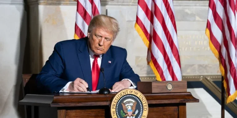 Estados Unidos impone restricciones migratorias parciales a ciudadanos cubanos y suspende visas de turismo y estudios