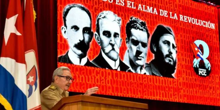 Opositores impulsan reforma constitucional para retirar al Partido Comunista su papel rector en Cuba