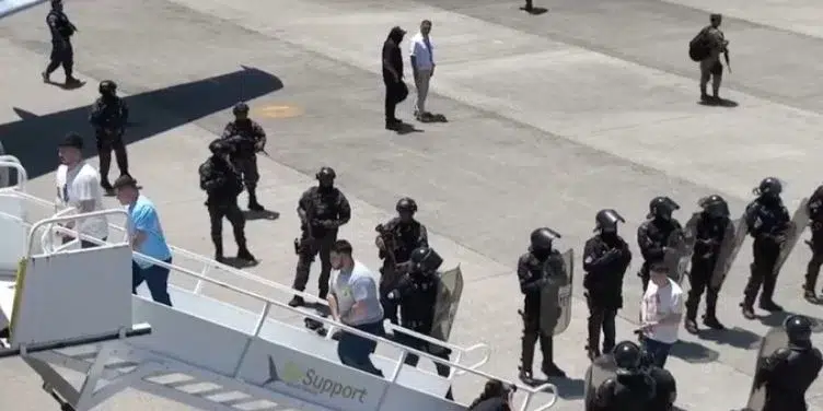 El régimen de Maduro intercambia presos políticos y rehenes estadounidenses por 252 migrantes retenidos en El Salvador