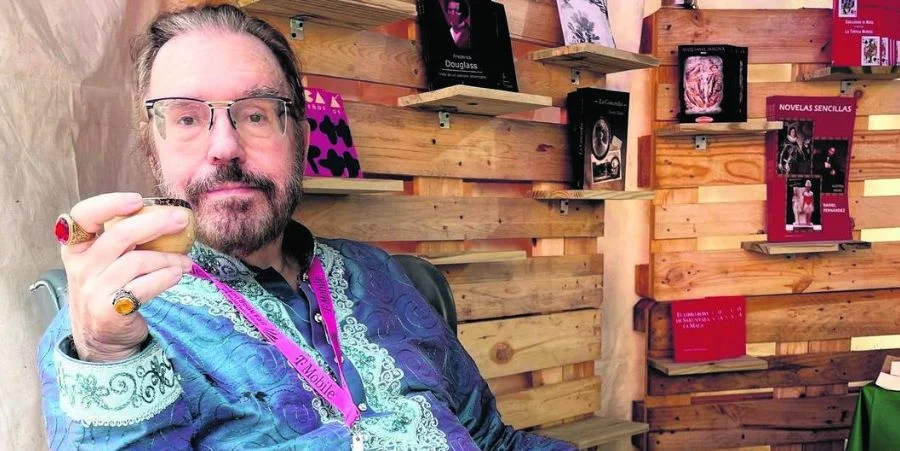 Daniel Fernández: «Debo ser el único estibador encarcelado por escribir una novela»