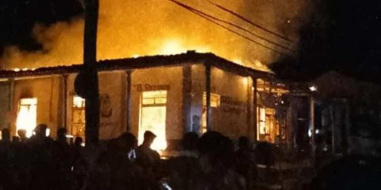 Incendio en Yaguajay destruye cinco viviendas y un bar centenario ante la precariedad estructural de la isla