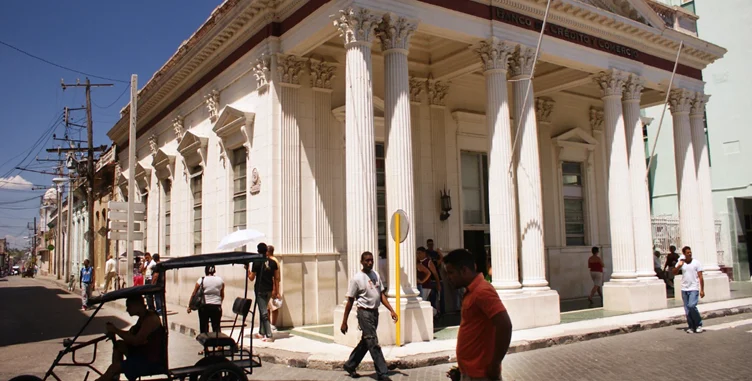 El Banco Central de Cuba autoriza la operación de Novabank S.A., una entidad de capital canadiense que genera escepticismo y dudas