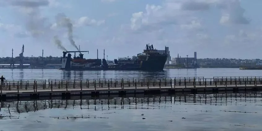 El régimen de La Habana pierde una de sus principales plantas eléctricas flotantes ante la imposibilidad de pago