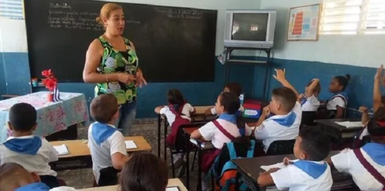 El régimen de La Habana anuncia la mayor depuración de empleo estatal en años: suprimirá 92.000 plazas