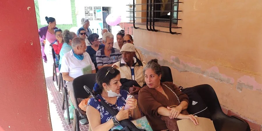 El laberinto burocrático de Cuba: sobrevivir al calvario de un trámite legal en medio del colapso institucional
