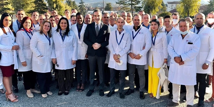 Éxodo de médicos cubanos en Italia destapa esquema de explotación laboral del régimen de La Habana