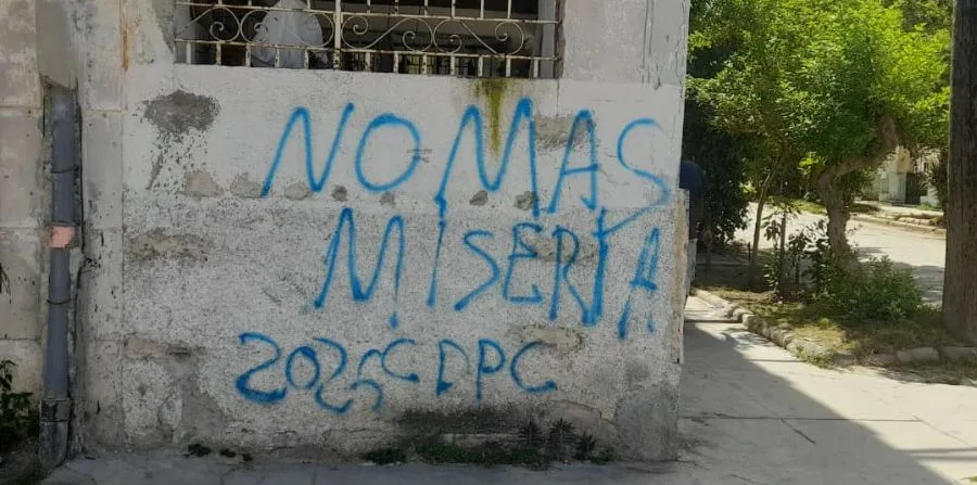 Un grafiti en La Habana desata la maquinaria represiva del régimen: «No más miseria» y «Abajo el PCC» borrados de una pared del barrio