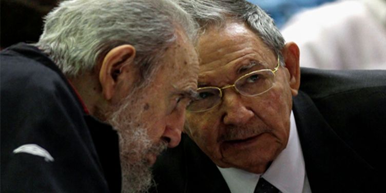 Raúl Castro reescribe la historia en el prólogo de las \»Obras Escogidas\» de Fidel: Un relato edificado sobre omisiones estratégicas